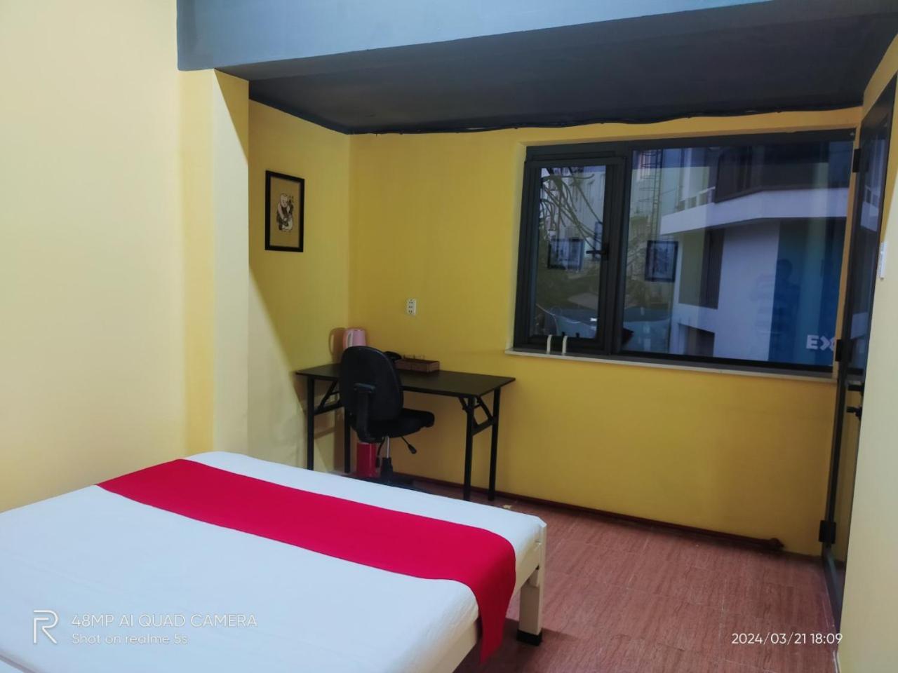 Shusimi House & Boutique Near Tan Son Nhat Airport Khách sạn hẻo lánh *