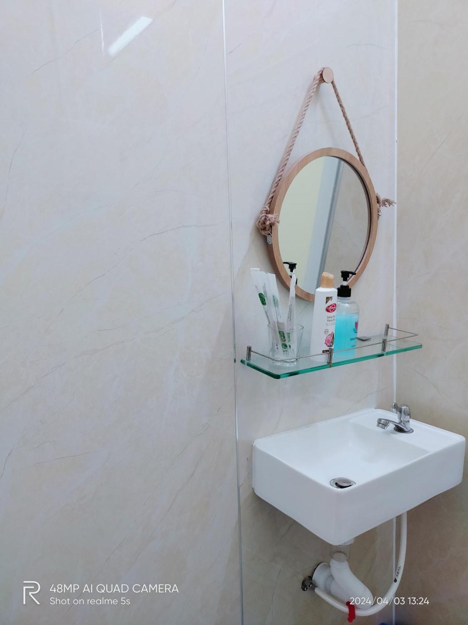 Khách sạn hẻo lánh Shusimi House & Boutique Near Tan Son Nhat Airport *