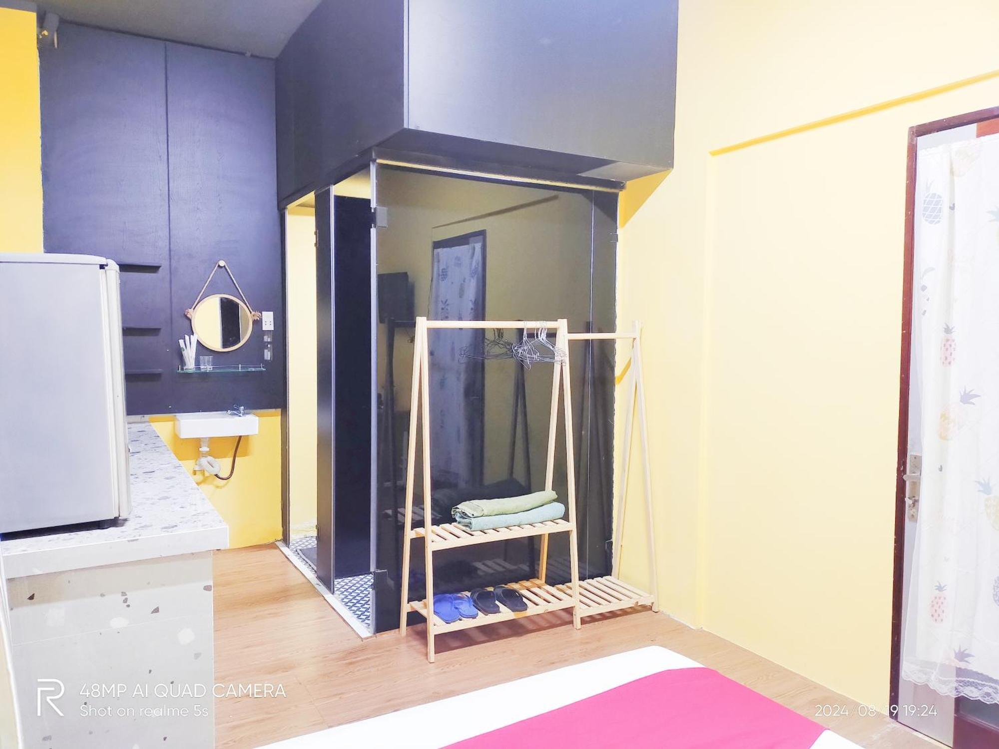 Shusimi House & Boutique Near Tan Son Nhat Airport Khách sạn hẻo lánh *